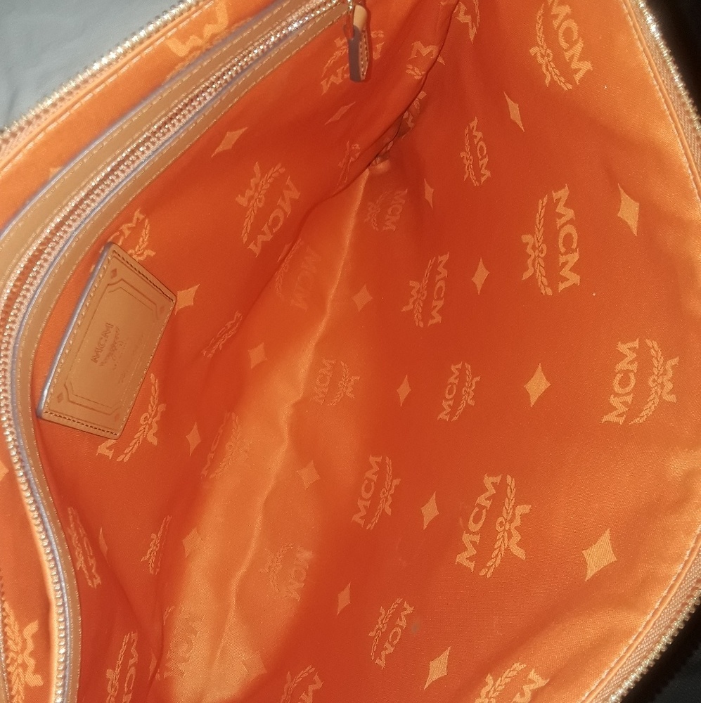 🔴SOLD🔴 MCM Heritage Large Clutch - Picture 3 of 5